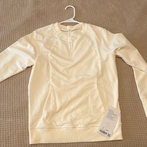 Nwt lululemon scuba crew size 6